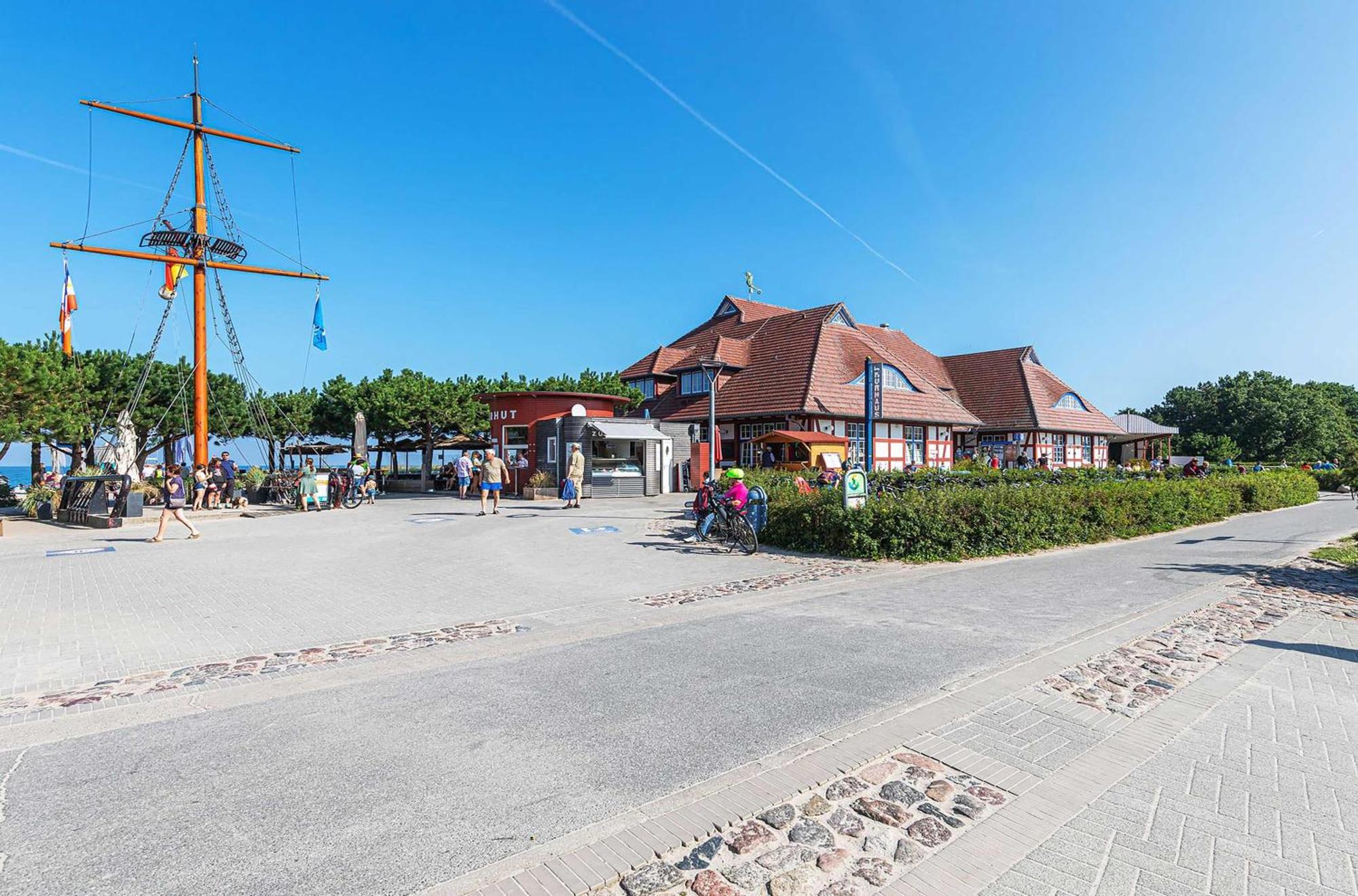 Krosse Krabbe An Der Seebruecke Zingst Buitenkant foto