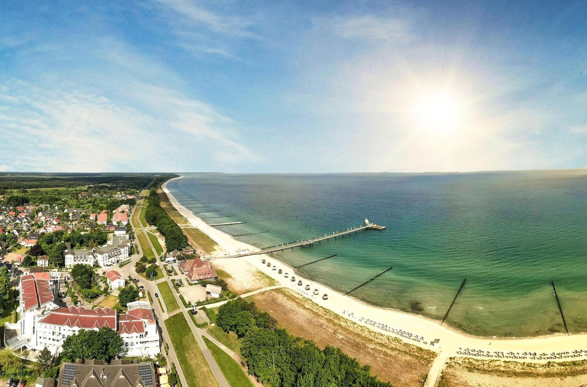 Krosse Krabbe An Der Seebruecke Zingst Buitenkant foto